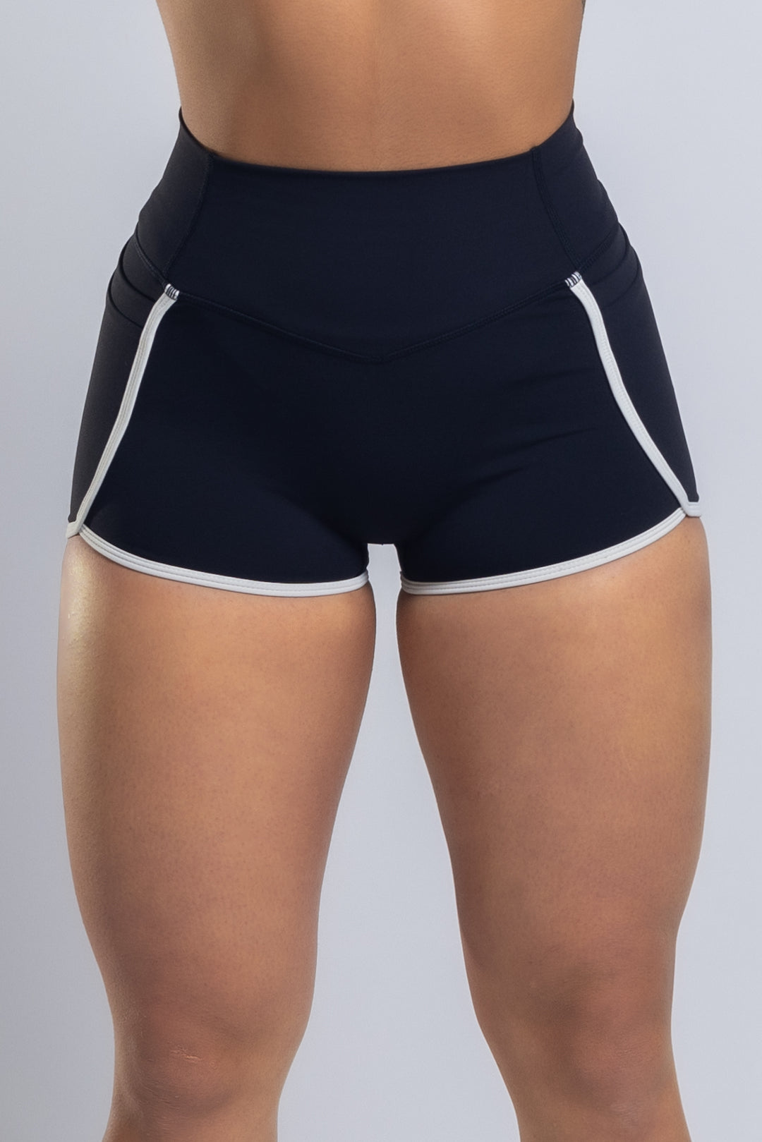 OUTLINE SHORTS