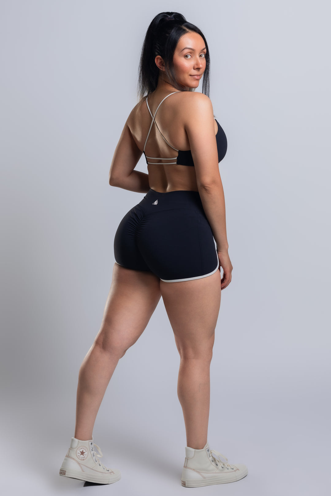 OUTLINE SHORTS