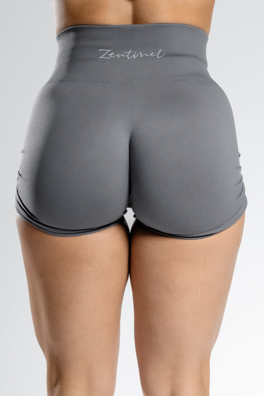 REFLECT SEAMLESS SHORTS 6"