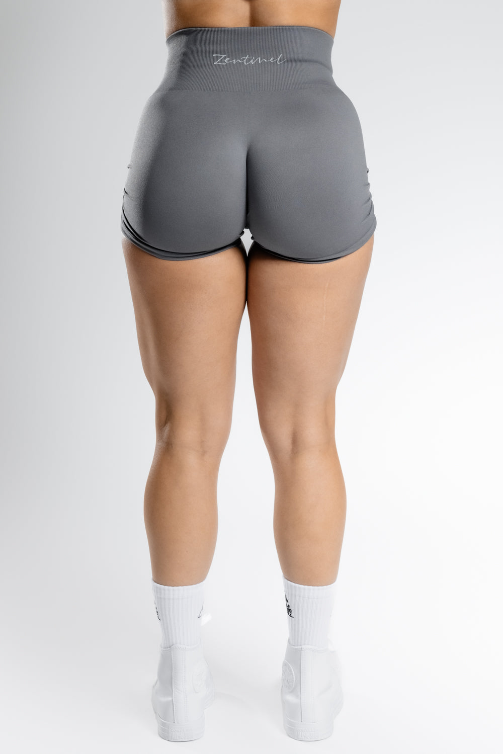 REFLECT SEAMLESS SHORTS 6"
