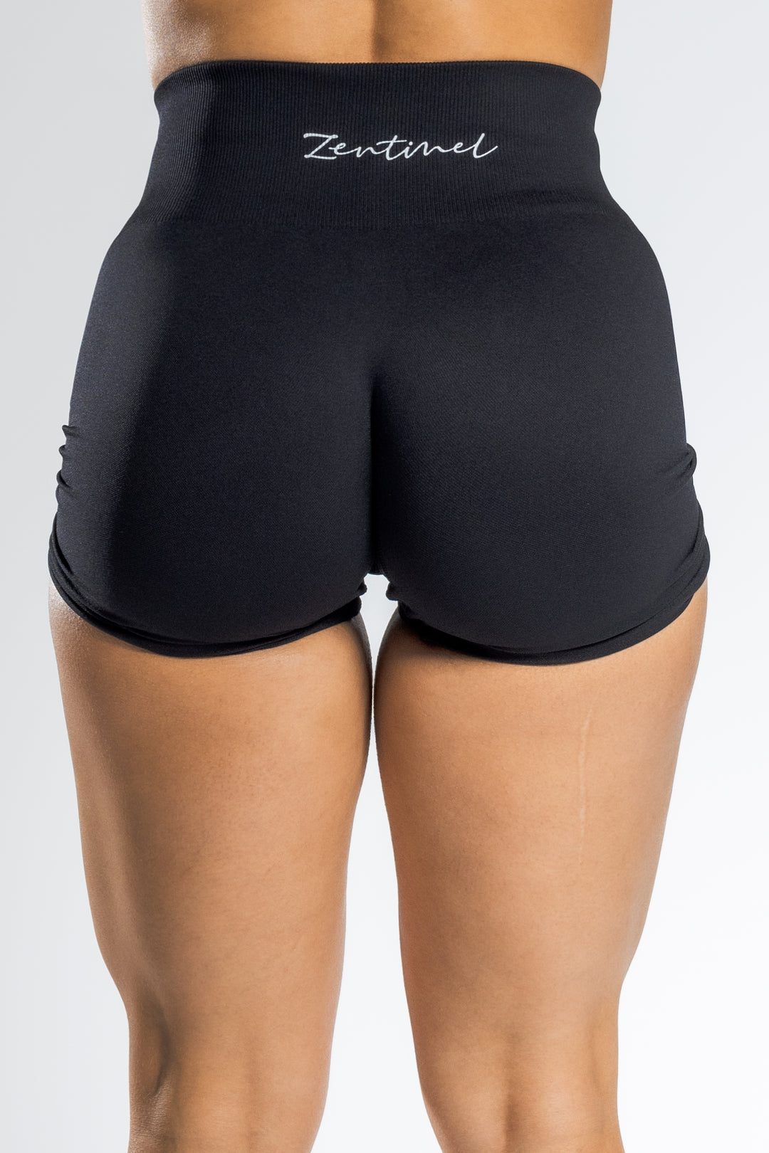REFLECT SEAMLESS SHORTS 6"