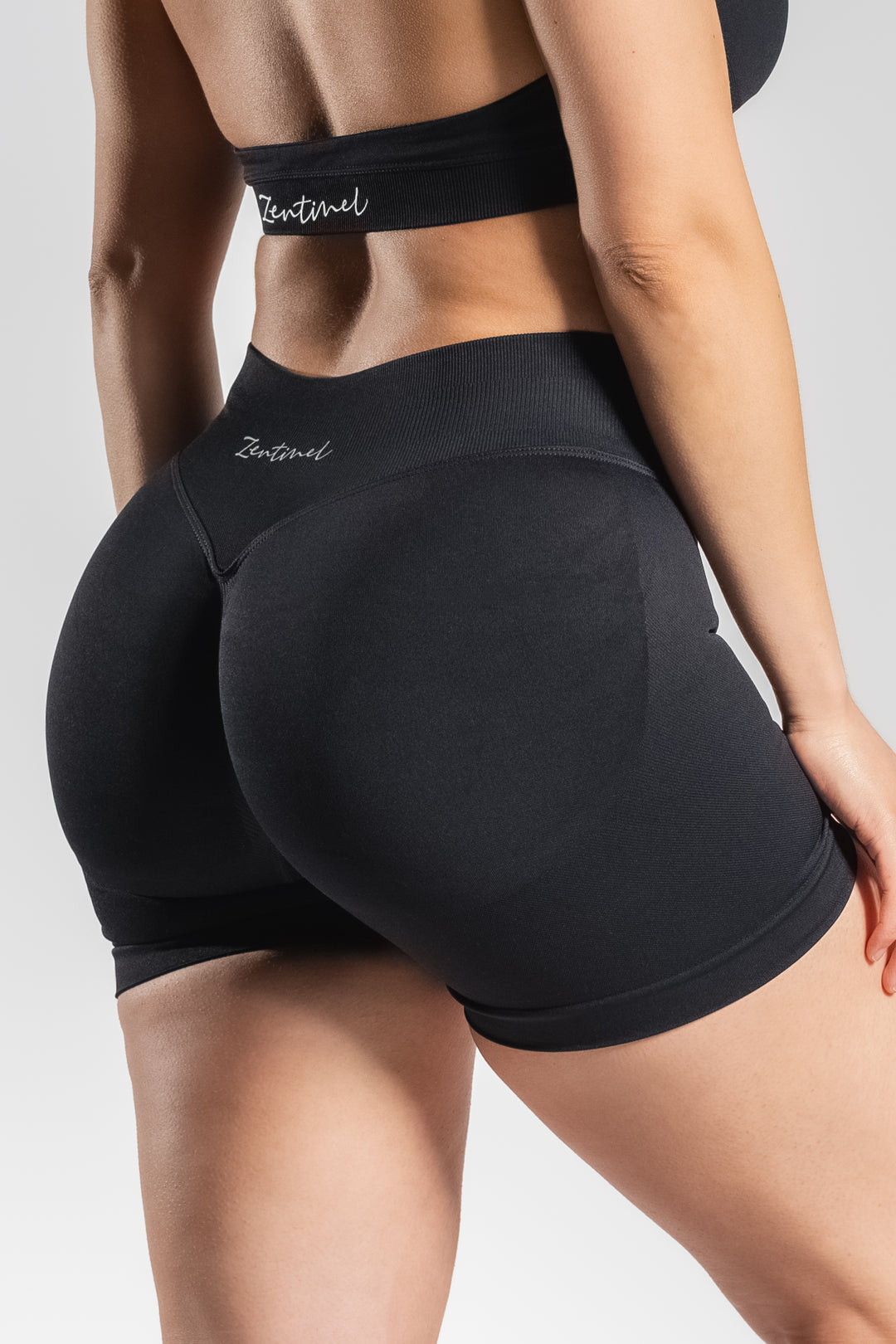 REFLECT SEAMLESS SHORTS 6"
